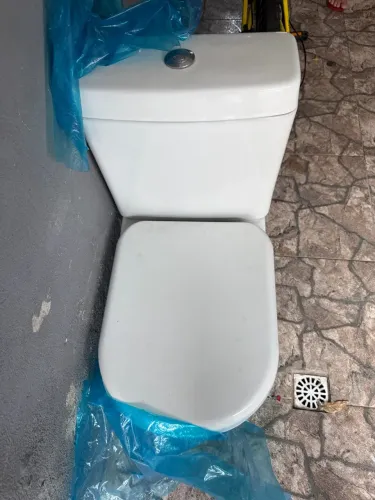 Bacia com caixa acoplada/ vaso sanitário