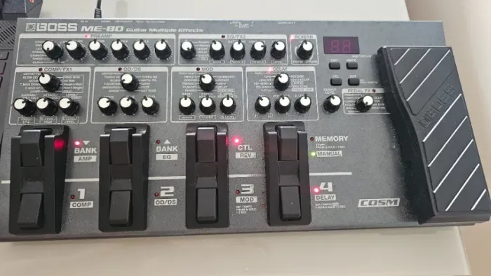 Pedaleira Boss ME-80