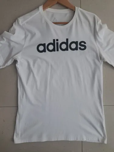 Camiseta Adidas Branca Masculina - Estilo Casual e Esportivo