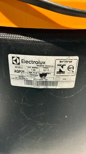 Aspirador de pó e água