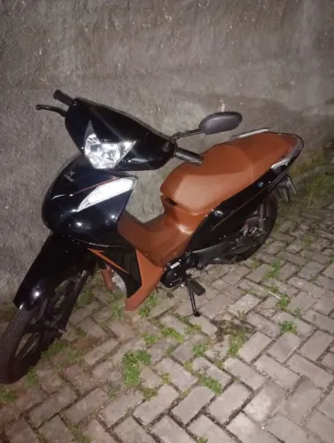 Moto Jet 125 semi pouco usada