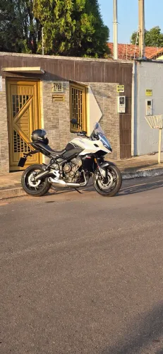 Tiger Sport super conservada com baixa quilometragem, pneus e relacao em bom estado.