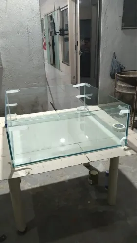 Aquário 80 x 80 x 30 de 10 mm.