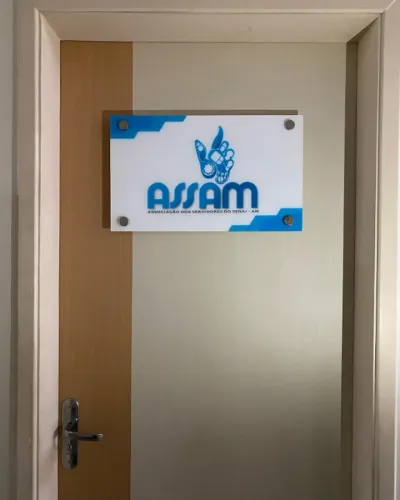 Placa em acrílico área externa ou interna