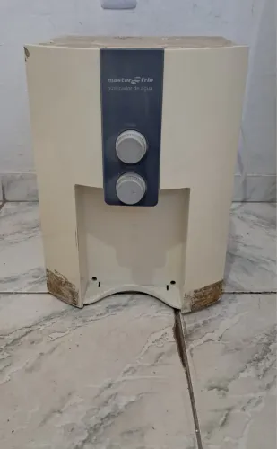 Vende-se bebedouro de parede