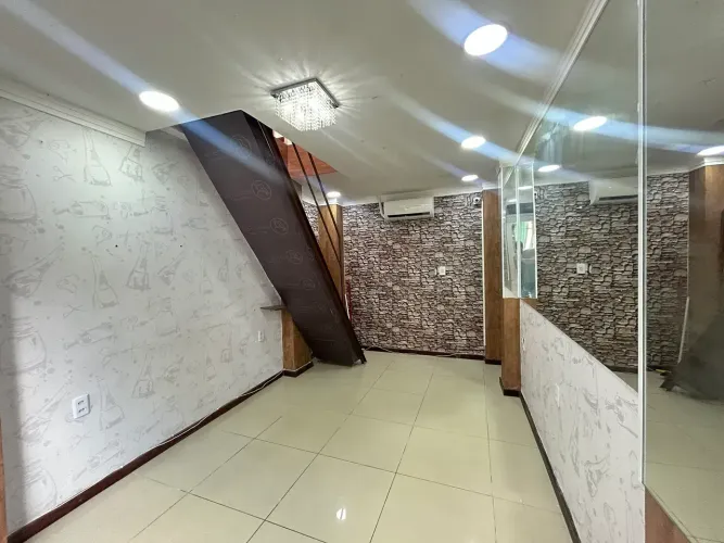 Loja ponto comercial 2 pavimentos na Mouraria, rua do Paraíso Ventro