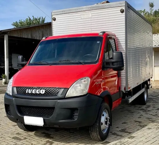 Iveco daily 70c17/baú/2014