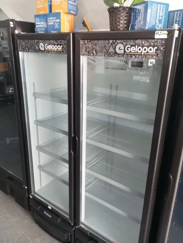NZ. Expositor refrigerado 2 portas de vidro 950L GELOPAR