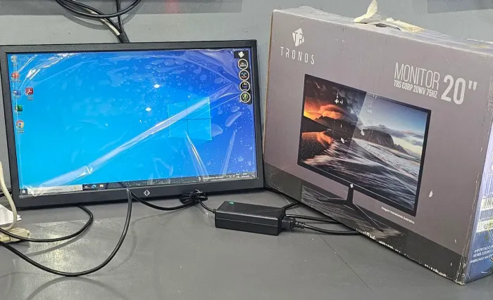 Monitor 20 polegadas HDMI seminovo sem pé,