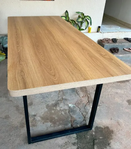 Mesa pra 8 cadeiras.