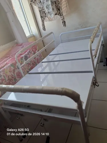 Cama hospitalar usada em bom estado