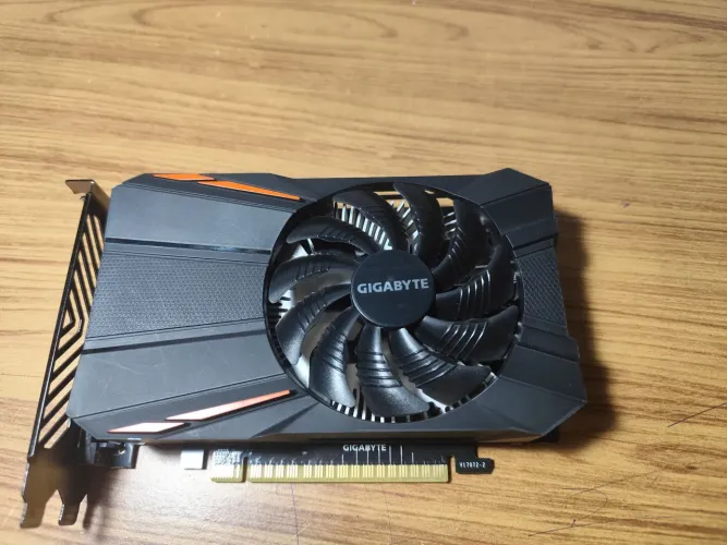 Placa de vídeo Gigabyte GeForce GTX 1050 2 GB
