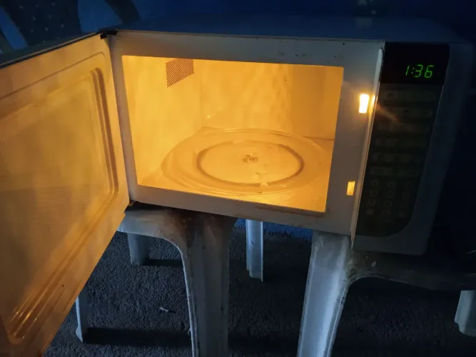 Microondas Eletrolux semi-novo