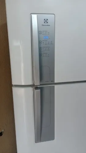 Vendo geladeira Eletrolux funcionando tudo perfeitamente 
