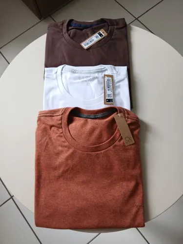 Kit com 3 camisetas básicas ogochi .