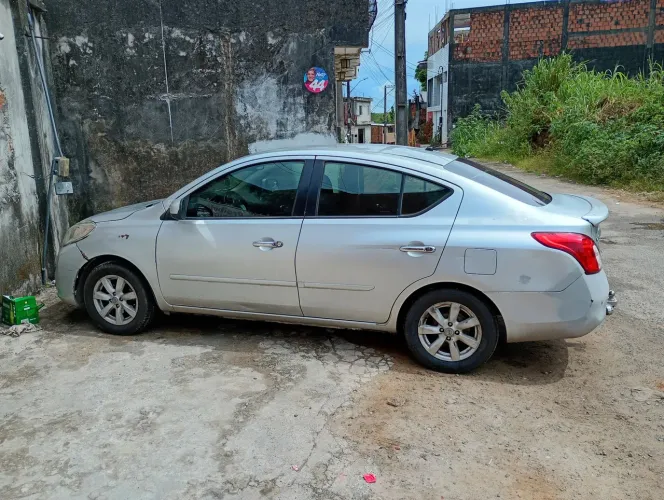 Nissan Versa SL 1.6 16V Flex Fuel 4P Mec. 2013