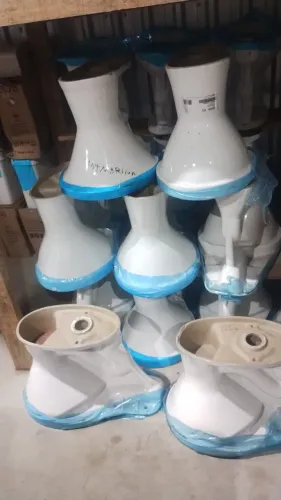 Lote vaso sanitário com pequenas avarias 