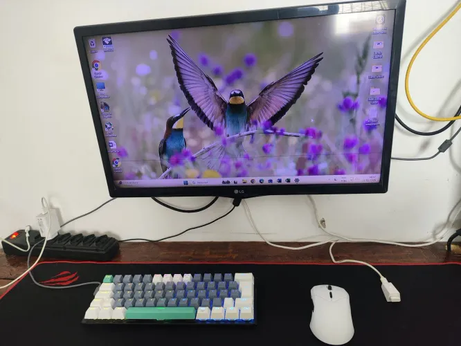 Pc gamer Ryzen 5 5600GT completo com mouse e teclado mecânico.