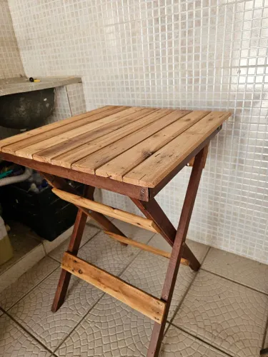 Mesa dobrável de madeira 60x60