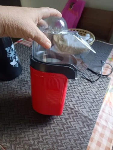 Vendo está pipoqueira elétrica usada 2 vezes muita boa 