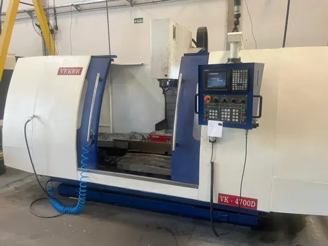 FRESADORA CNC VECKER 4700D