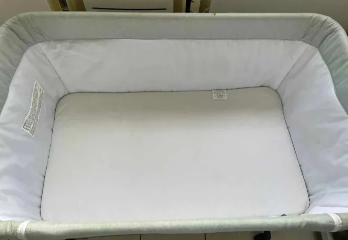 Berço Cosco que acopla na cama