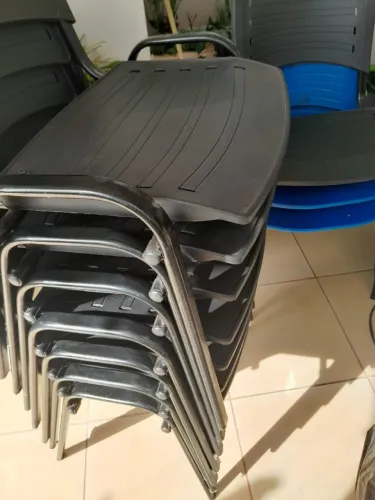 Vendo cadeiras ISO empilhável 
