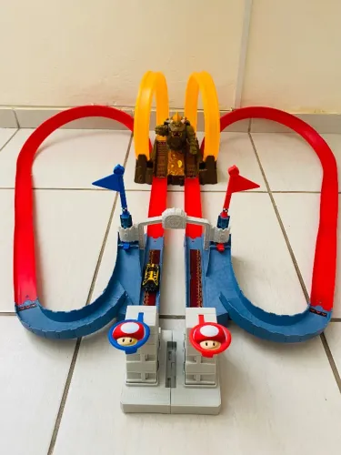 Pista de carrinho HotWheels Mario Kart