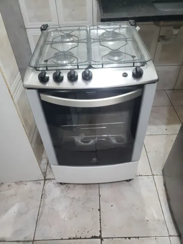 Fogão a gás Eletrolux 4 Bocas (pra sair rápido)