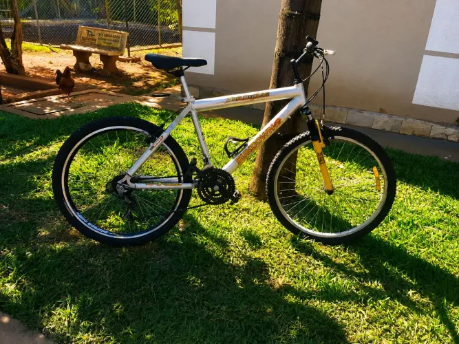 Bicicleta de alumínio aro 26