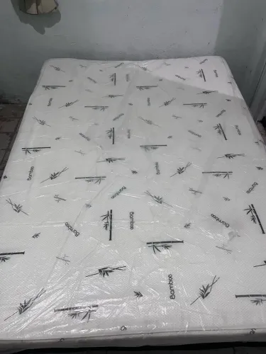 Cama box ortopédica em perfeito estado 5 cm de espuma d28