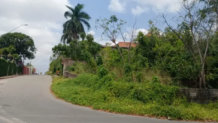 Vende-se terreno no Olho d' Água