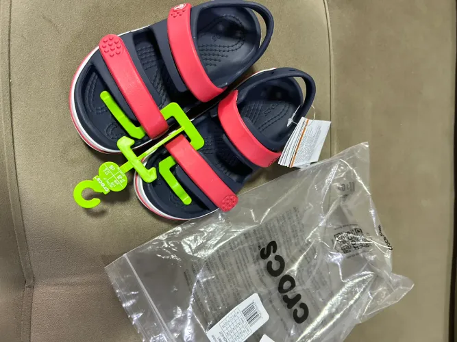 Sandália Crocs infantil nova C-10
