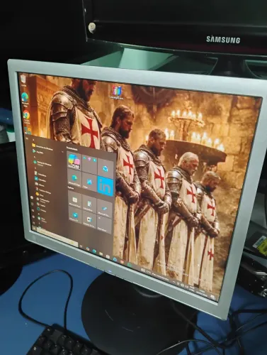 Monitor top 17 polegadas DVI VGA retrátil 