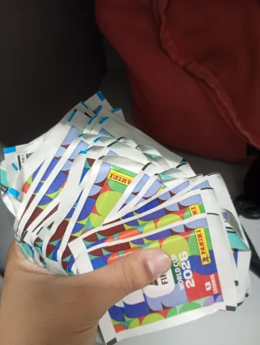 Figurinhas da copa 2026 lacradas ou abertas!