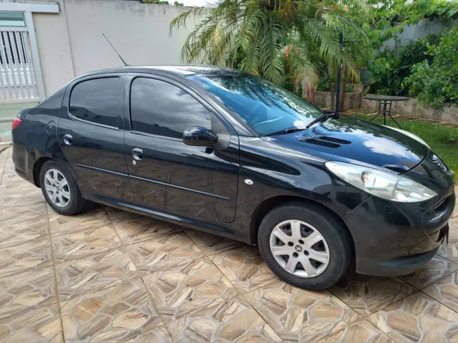 Peugeot 207 Sedan Passion XR 1.4 Flex 8V 4P 2009