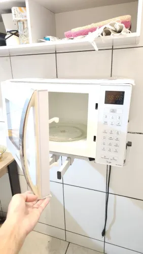 Micro-ondas Panasonic 32 litros e 900W de potência - R$350