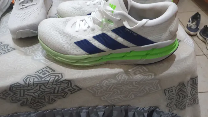 Tênis adidas 