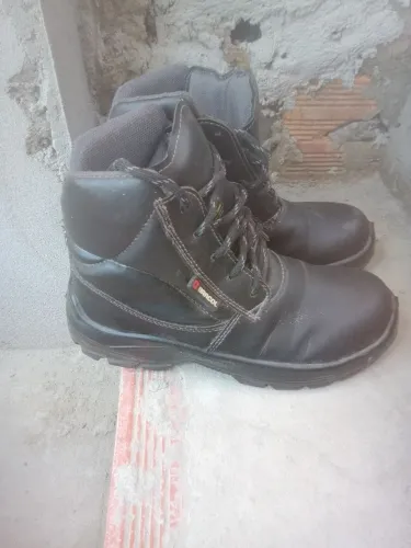 Vendo uma bota masculino