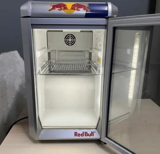 Frigobar Redbull