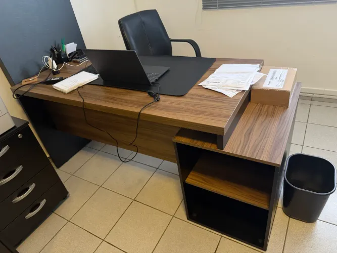 MESA ESCRITÓRIO DIRETORIA - SEMINOVA - EXCELENTE ESTADO