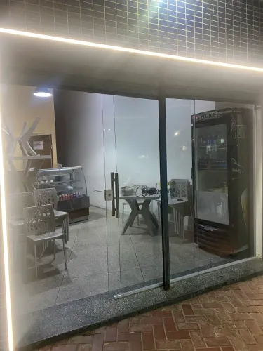Vendo Porta de Vidro 3mx2,30m
