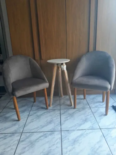 KIT POLTRONAS COM MESA PÉ PALITO