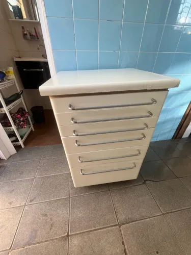 Gaveteiro odontológico usado