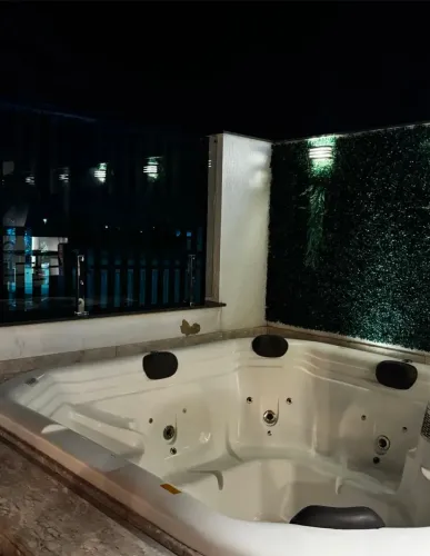 COBERTURA DE ALTO PADRÃO DE 03 QUARTOS Á VENDA NO PARQUE BURLE/RJ