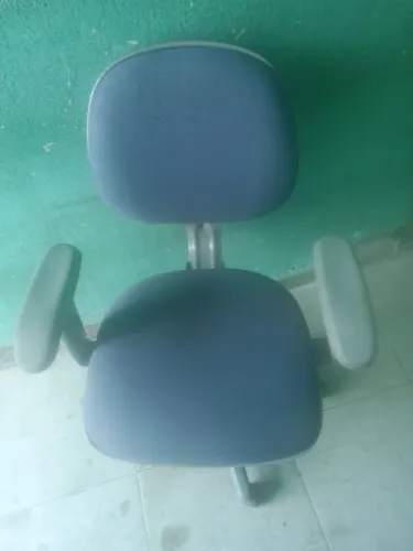 Vendo cadeiras giratórias co braços tenho 10 unidades