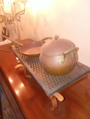 Réchaud Antigo com Panela e frigideira de Bronze.... *