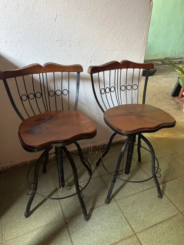 Banqueta de ferro fundido e madeira 