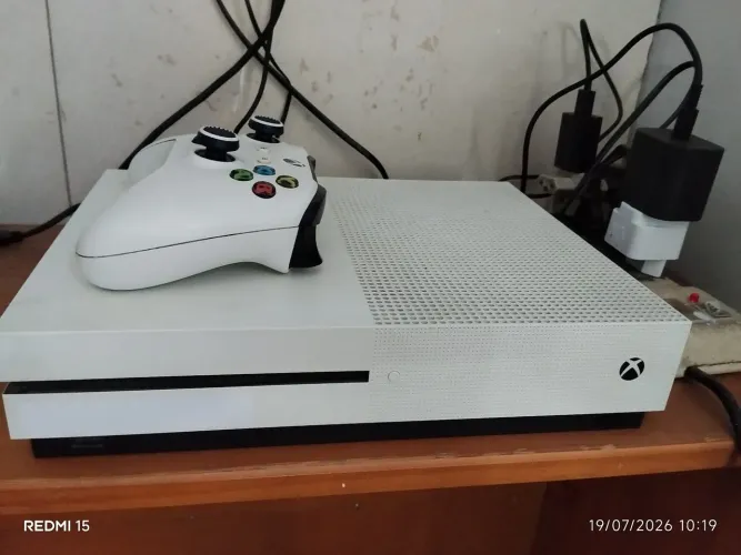 Xbox One S 500gb + jogos físicos