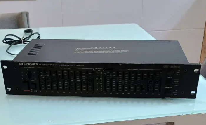 Equalizador cygnus GE 1800 padrão rack funcionando perfeitamente 